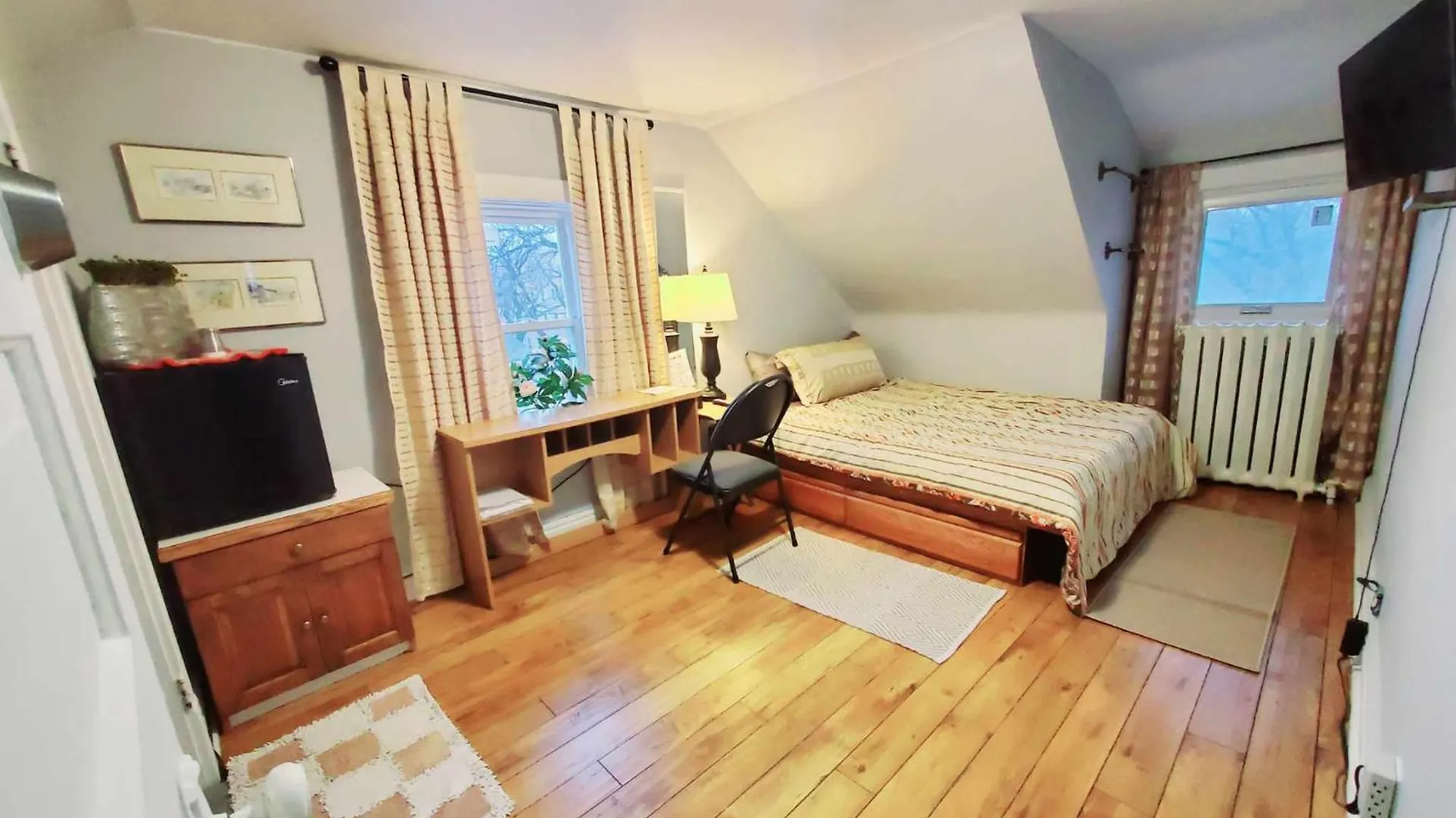 Merj'S Guest House In Wolesly Winnipeg