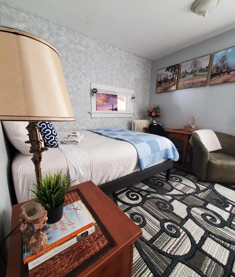 Merj'S Guest House In Wolesly Winnipeg